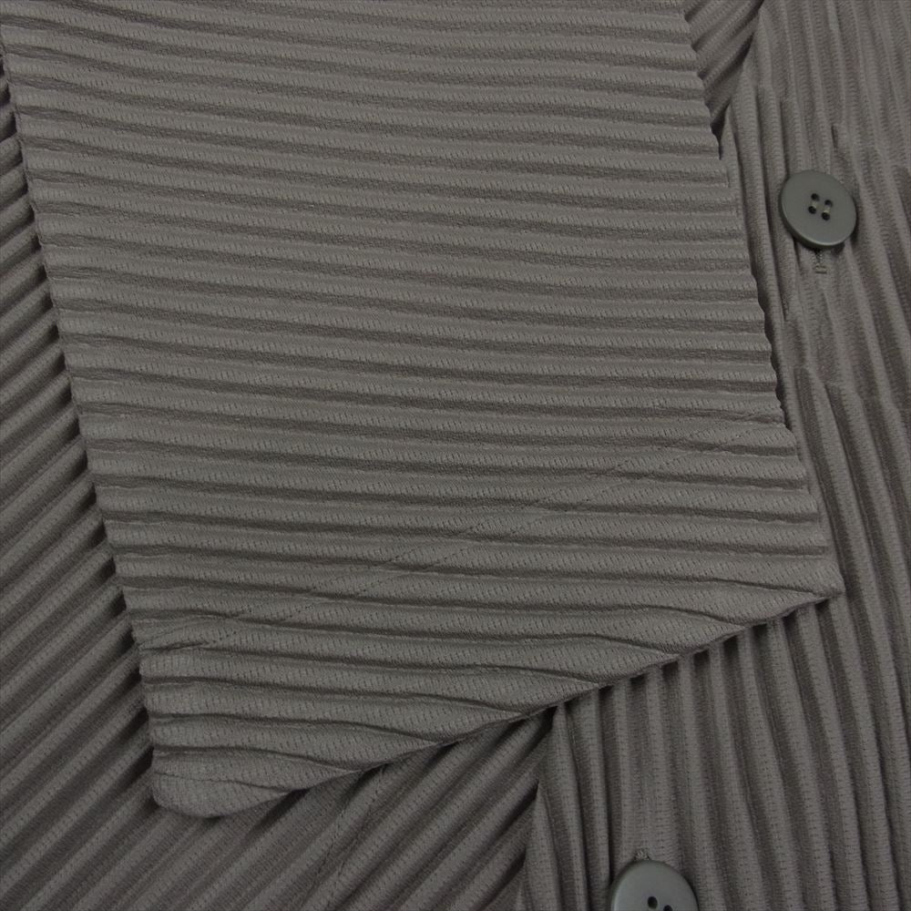 HOMME PLISSE ISSEY MIYAKE オム プリッセ イッセイミヤケ HP33JA121 MONTHLY COLOR NOVEMBER プリーツ加工 マンスリーカラー ノーベンバー コート カーキ系 3【中古】