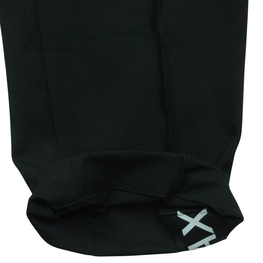 1piu1uguale3 ウノピュウノウグァーレトレ RELAX サイド ロゴライン イージー スラックス パンツ ブラック系 XXL【中古】