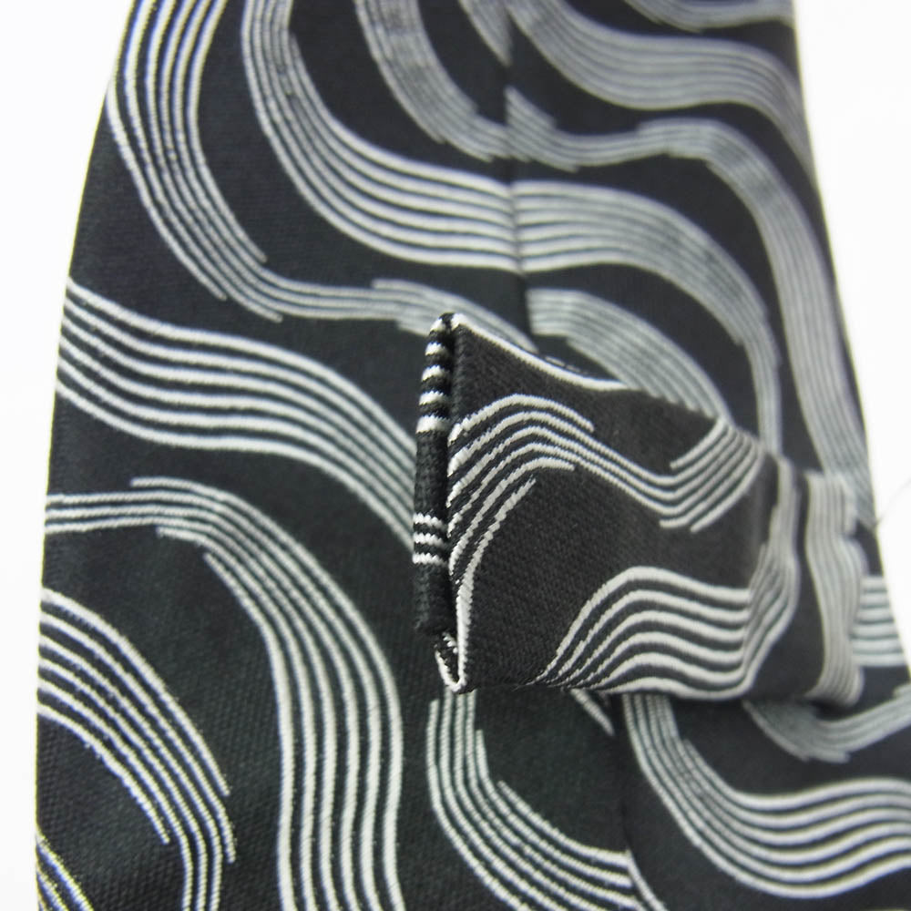 ホリデーアンドブラウン BEAMSF 別注 イタリア製 シルク100% ウェーブ柄 ネクタイ シルバー系 ブラック系【中古】