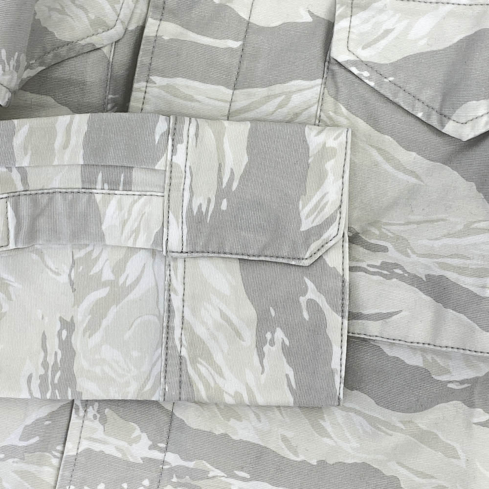 AKM エイケイエム S076 グログラン タイガー カモ ジャケット 長袖 シャツ ホワイト系 M【中古】