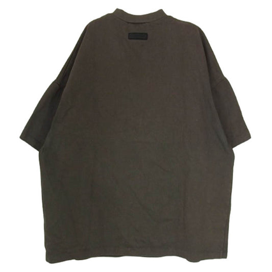FEAR OF GOD フィアオブゴッド ESSENTIALS エッセンシャルズ ラバー ロゴ Tシャツ 半袖カットソー チャコール系 M【中古】