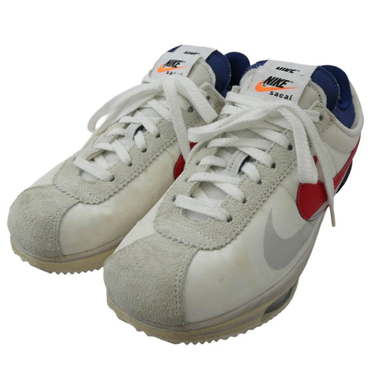 NIKE ナイキ DQ0581-100 × sacai サカイ Zoom Cortez White and University Red ズーム コルテッツ ユニバーシティレッド スニーカー ホワイト系 レッド系 ブルー系 27cm【中古】