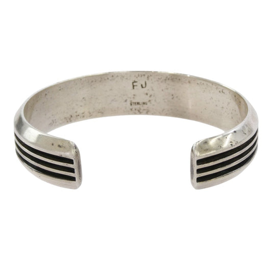 ナバホ インディアンジュエリー FRANCIS JONES フランシスジョーンズ 3ライン バングル シルバー系 表記なし【中古】