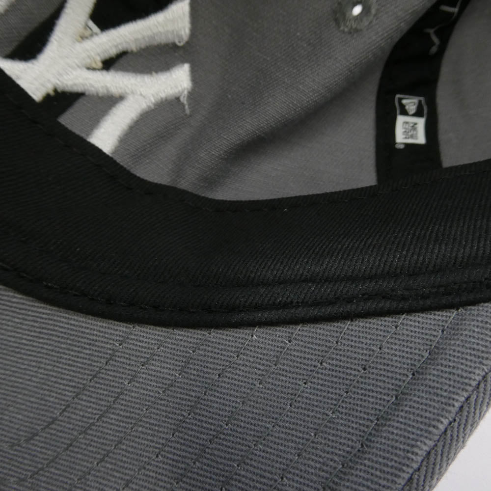 NEW ERA ニューエラ x New York Yankees MoMA ニューヨークヤンキース モマ 9TWENTY ナイントゥウェンティー キャップ グレー系【中古】