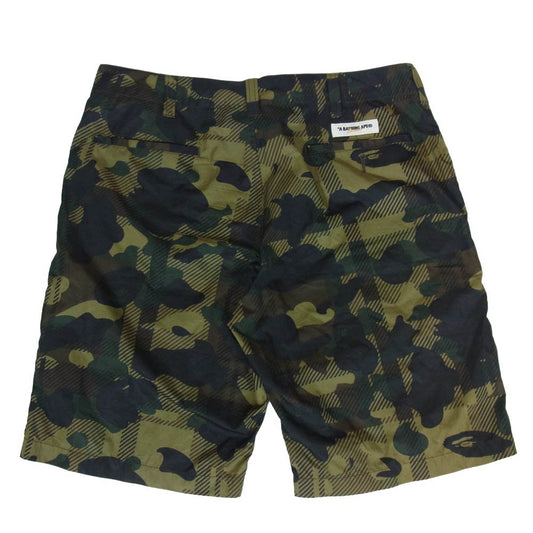 A BATHING APE アベイシングエイプ カモフラ 迷彩 ナイロン ショーツ ハーフ パンツ カーキ系 M【中古】