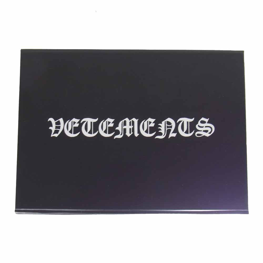 VETEMENTS ヴェトモン SS20SA009 ゴシック フォント アイフォン ケース IPHONE11 PROMAX ブラック系【中古】