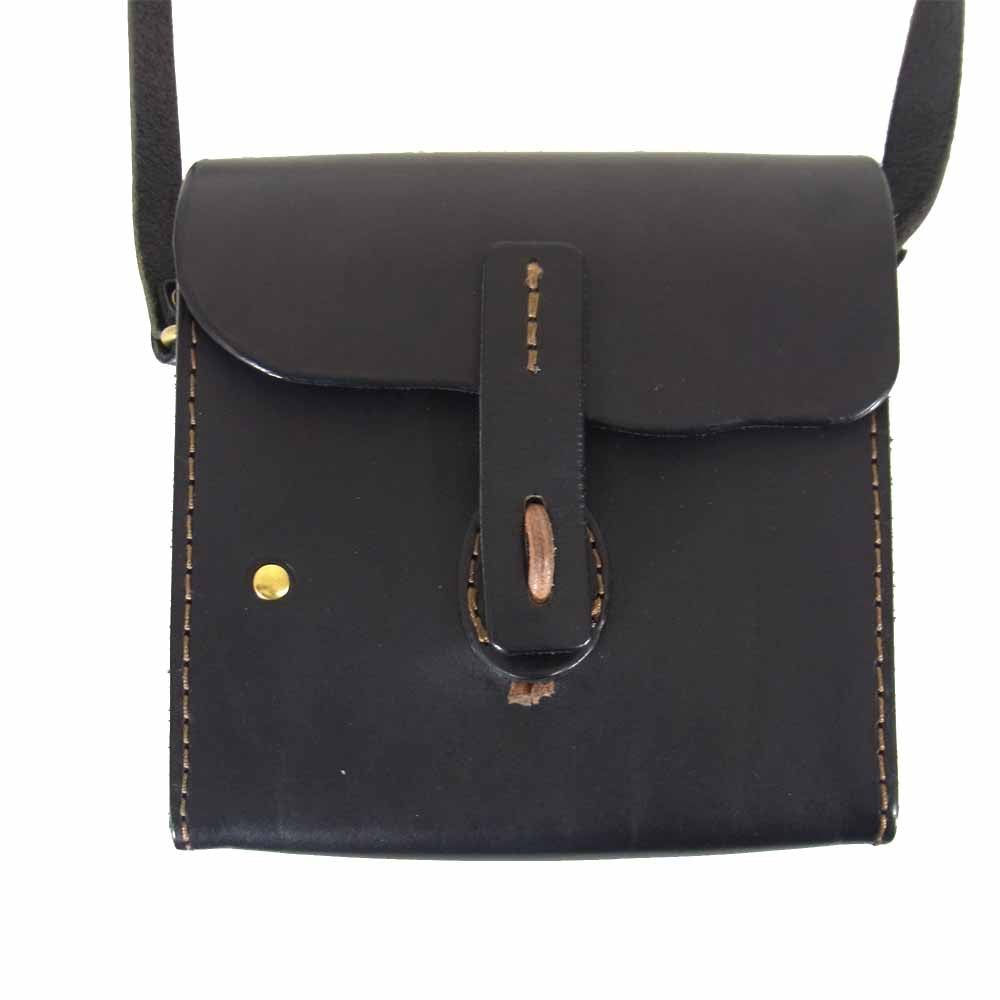 美品 HERZ レザー ショルダーバッグ ミニ 黒 HERZ ヘルツ ミニ レザー ショルダー バッグ ブラック系【美品】【中古