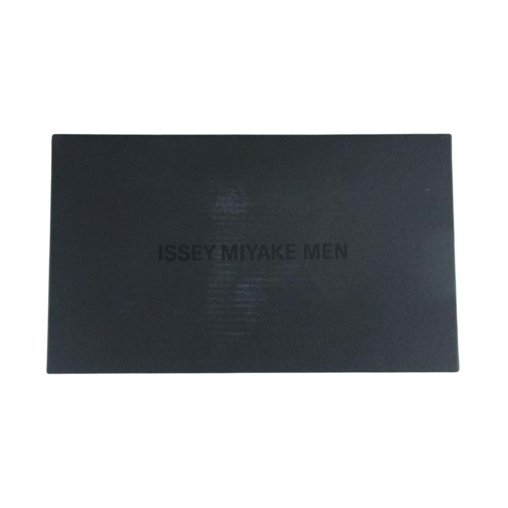 ISSEY MIYAKE イッセイミヤケ MEN ME-61-AG046-15 エンボスレザー ラウンドジップ ロングウォレット 長財布 ダークブラウン系【中古】