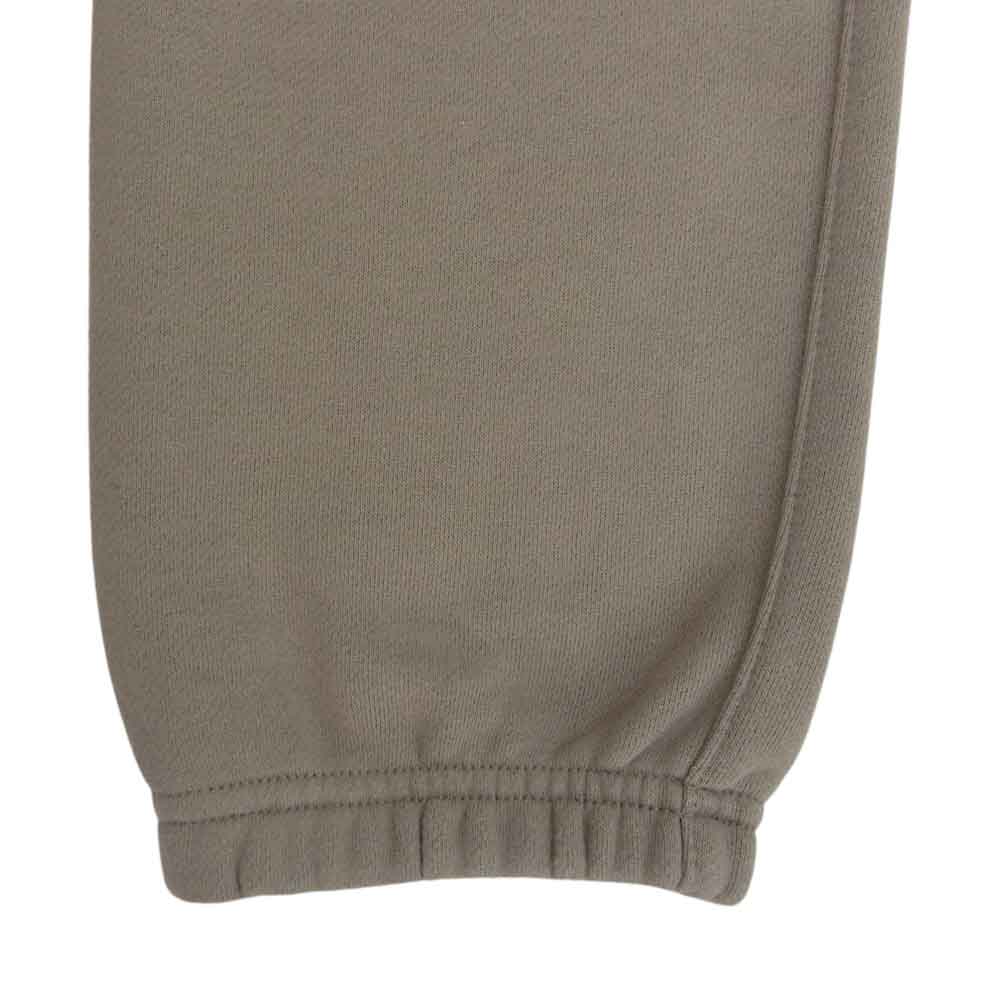 FEAR OF GOD フィアオブゴッド ESSENTIALS エッセンシャルズ ラバー ロゴ プリント スウェット パンツ ベージュ ベージュ系 S【中古】