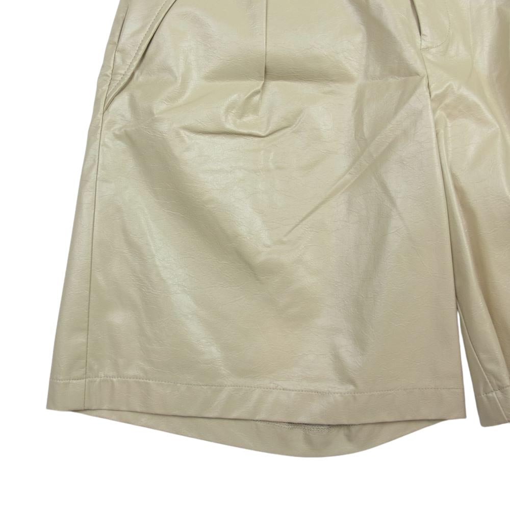 アメリ ヴィンテージ 01120840450 FAKE LEATHER HALF PANTS フェイクレザー ハーフ パンツ アイボリー系 S【新古品】【未使用】【中古】