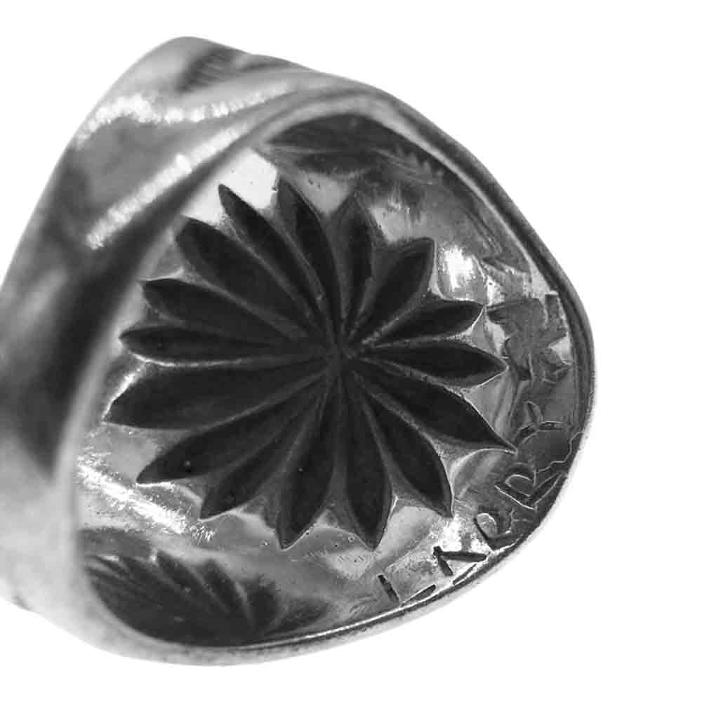 LARRY SMITH ラリースミス SHELL REPOUSSE シェル リング シルバー系 16号【中古】
