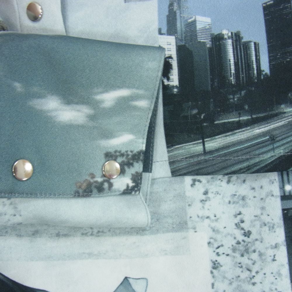 ユナイテッドトーキョー 500530022 フォトコラージュ ブラウス 総柄 長袖 シャツ グレー系 O【新古品】【未使用】【中古】