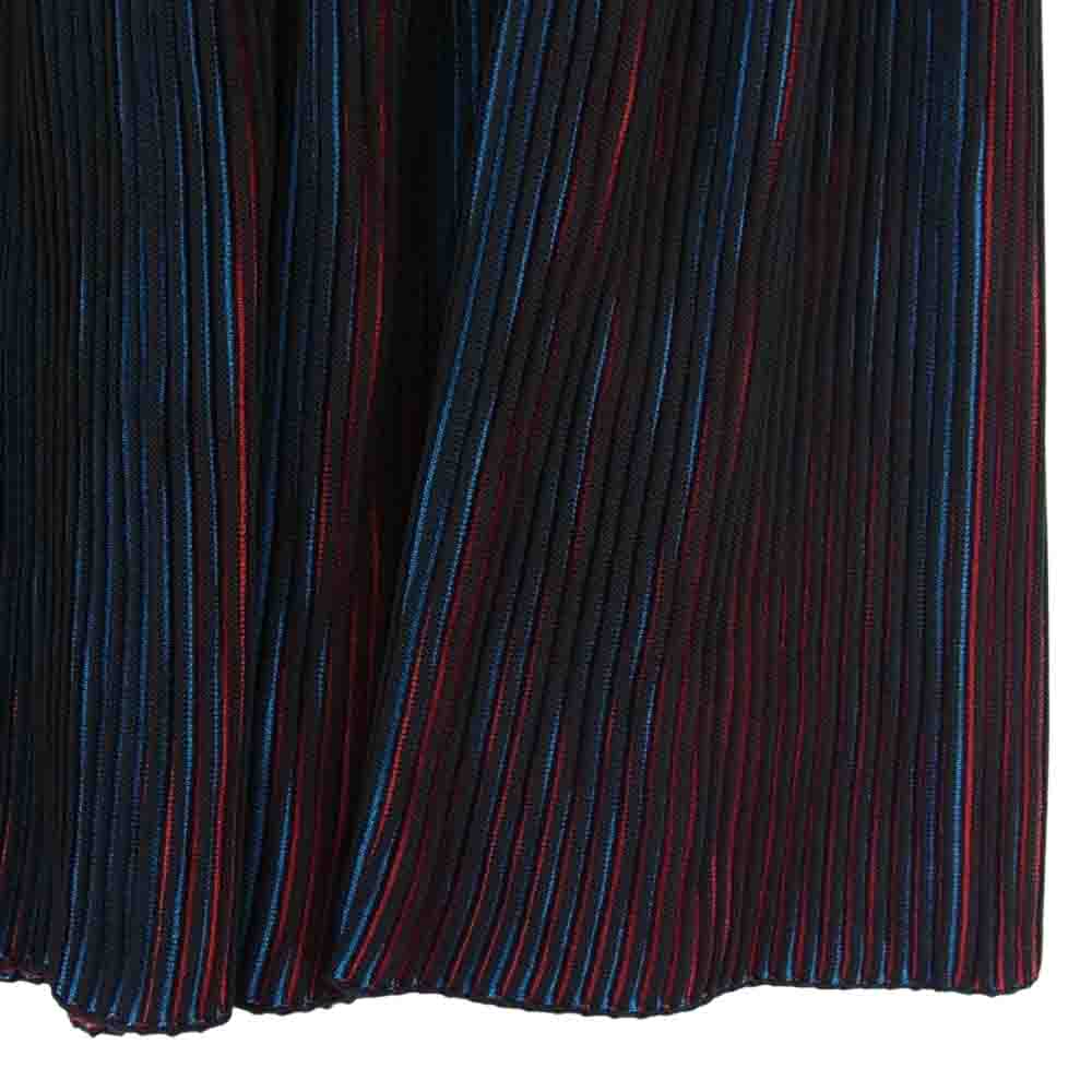 ISSEY MIYAKE イッセイミヤケ MI04KG793 me ミー 3Dストライプ スカート ブラック系 レッド系 ブルー系【中古】