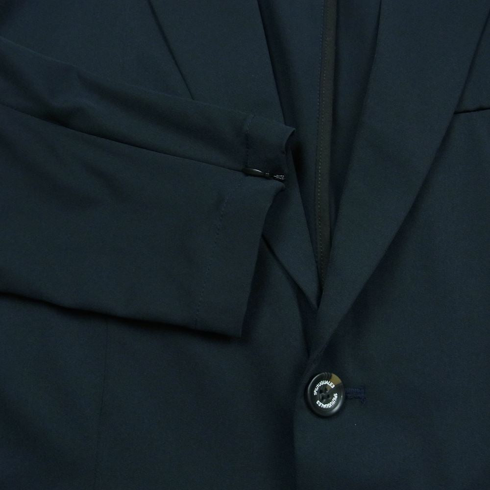 1piu1uguale3 ウノピュウノウグァーレトレ RELAX リラックス アタックロゴプリント 2B テーラード ジャケット ダークネイビー系 XL【中古】