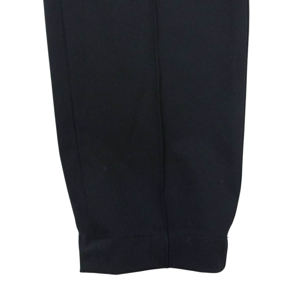 1piu1uguale3 ウノピュウノウグァーレトレ RELAX リラックス アタックロゴ スラックスパンツ ブラック系 L【中古】