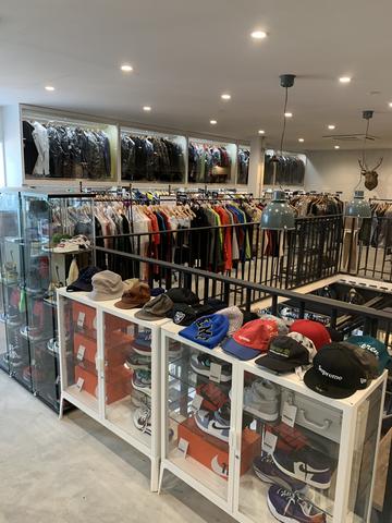人気ブランドシュプリームから入荷した21AWアイテムをご紹介します😊   　画像