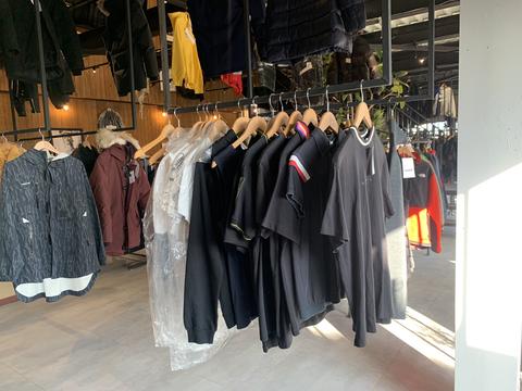 スタイリッシュなモンクレールの新入荷アイテムのご紹介です🥰　画像