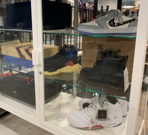 ナイキのスニーカーが新入荷しました🤩　画像