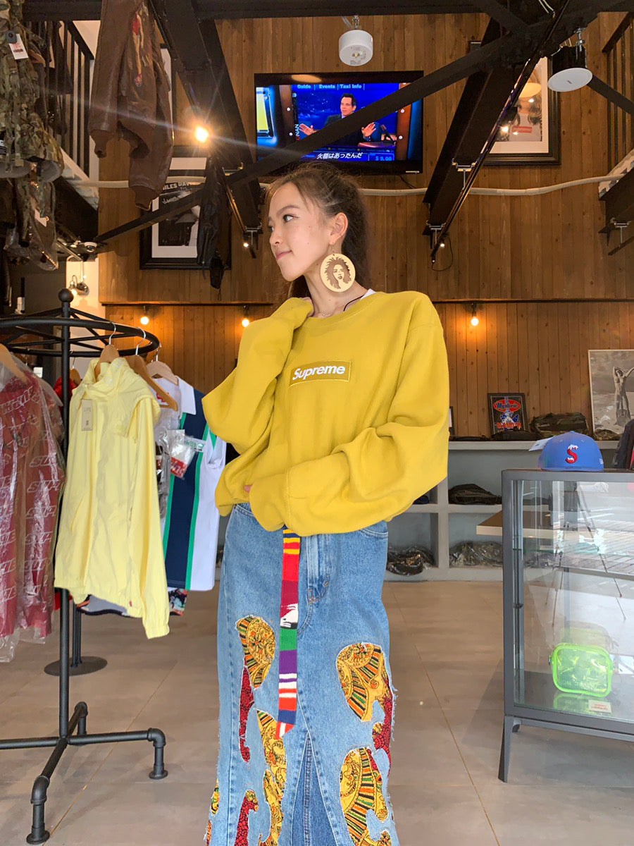 シンプルなデザインに奇抜なカラーのクルーネックスウェット😎【SUPREME】　画像