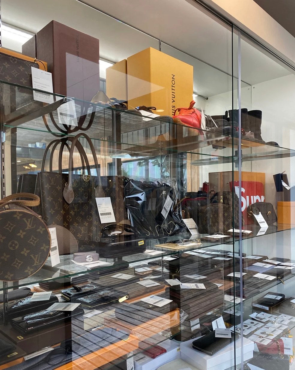 フォーマルシーンにオススメ３アイテム｜ブランド古着専門店LIFE