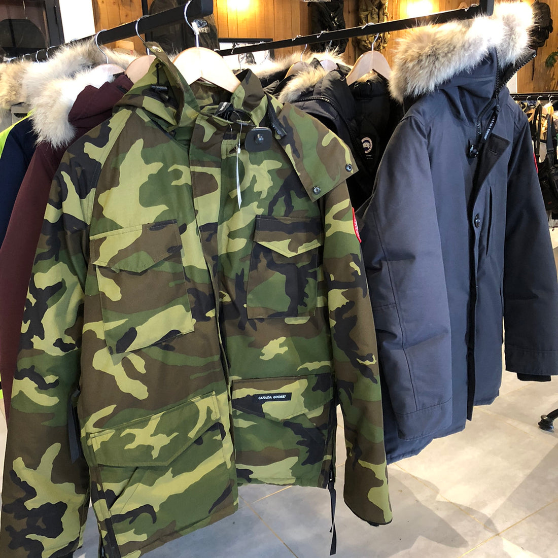 ブランド古着専門店LIFE カナダグース売場 画像