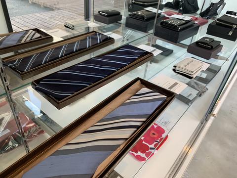 人気ハイブランド、サンローランの最新入荷アイテムのご紹介😄　画像