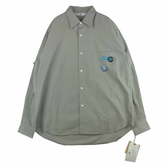 シルバーアンドゴールド THE DAY 別注 YeeHaw 刺繍 Arrow Shirt 缶バッジ付き アロー 長袖 シャツ グレイッシュベージュ系 L【美品】【中古】