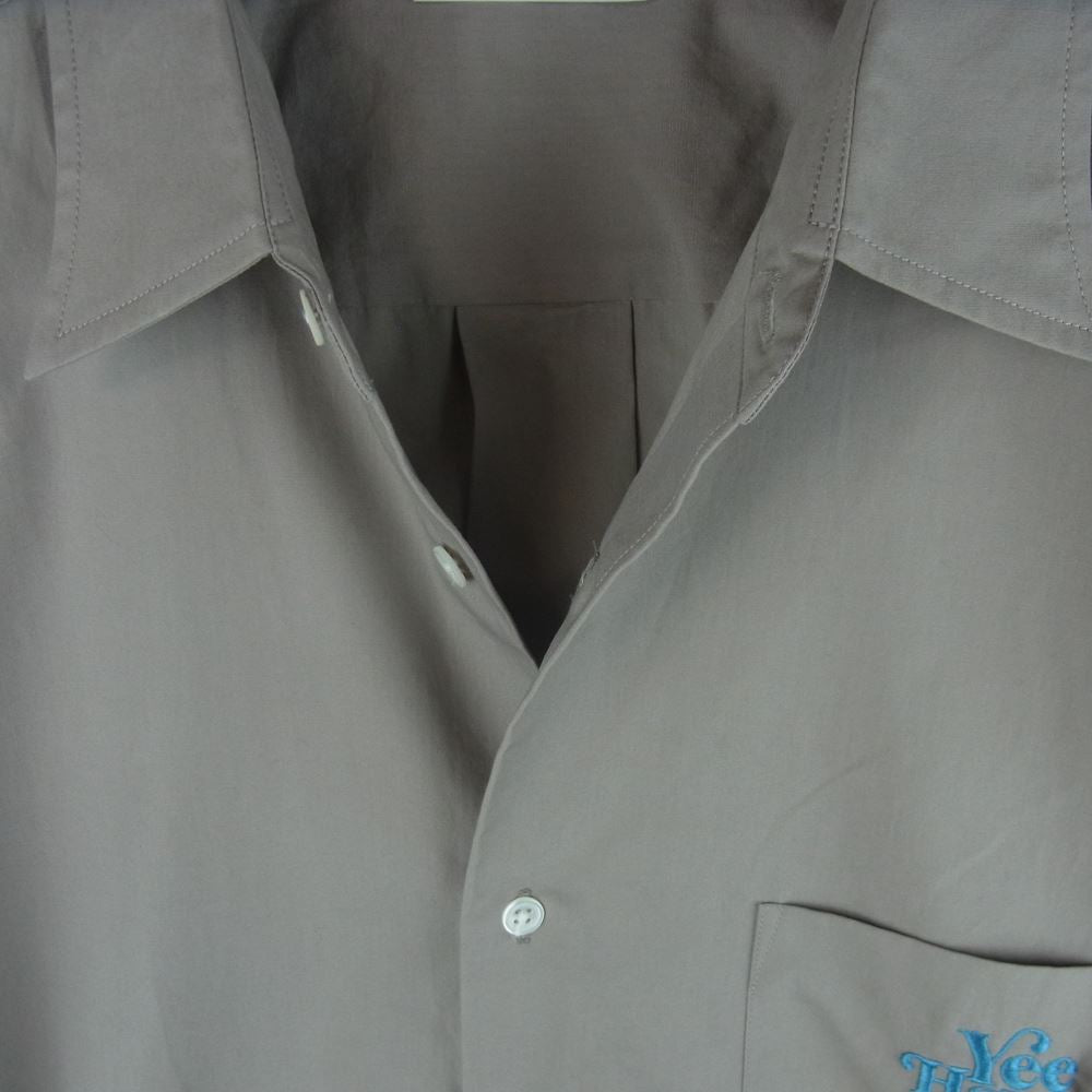 シルバーアンドゴールド THE DAY 別注 YeeHaw 刺繍 Arrow Shirt 缶バッジ付き アロー 長袖 シャツ グレイッシュベージュ系 L【美品】【中古】