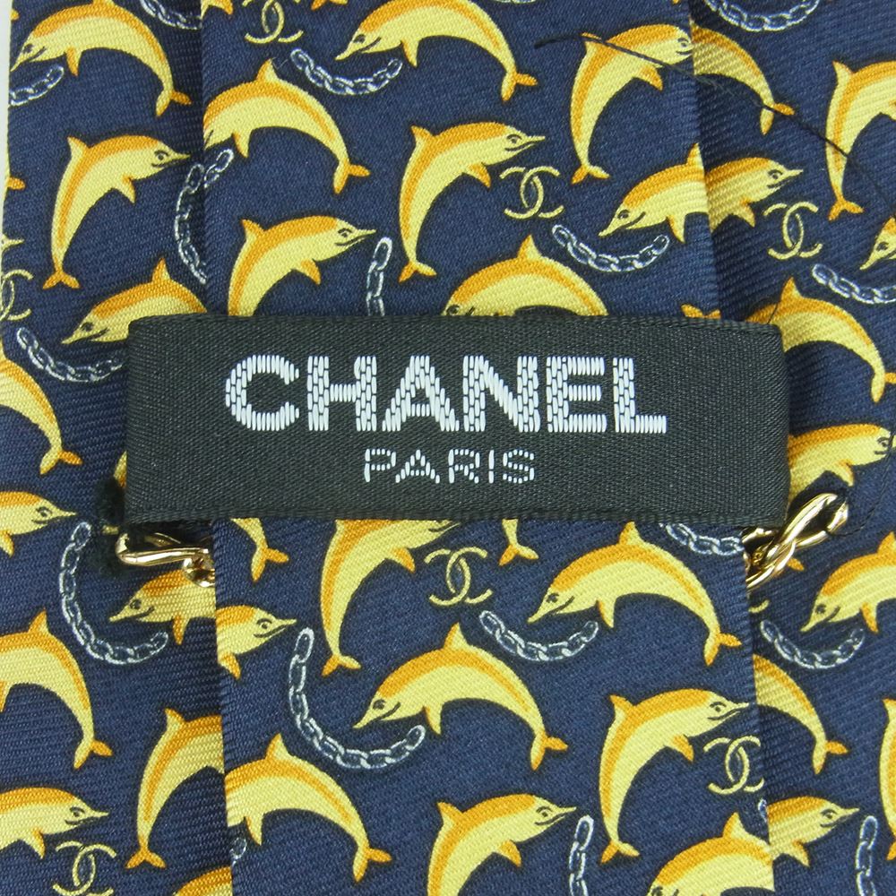 CHANEL シャネル イルカ 総柄 ネクタイ シルク 100% イタリア製 ネイビー系 イエロー系【中古】