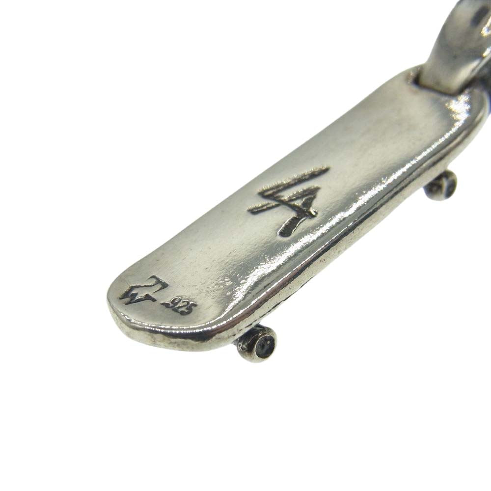 TRAVIS WALKER トラヴィスワーカー SKATEBOARD スケートボード ペンダントトップ シルバー系【中古】