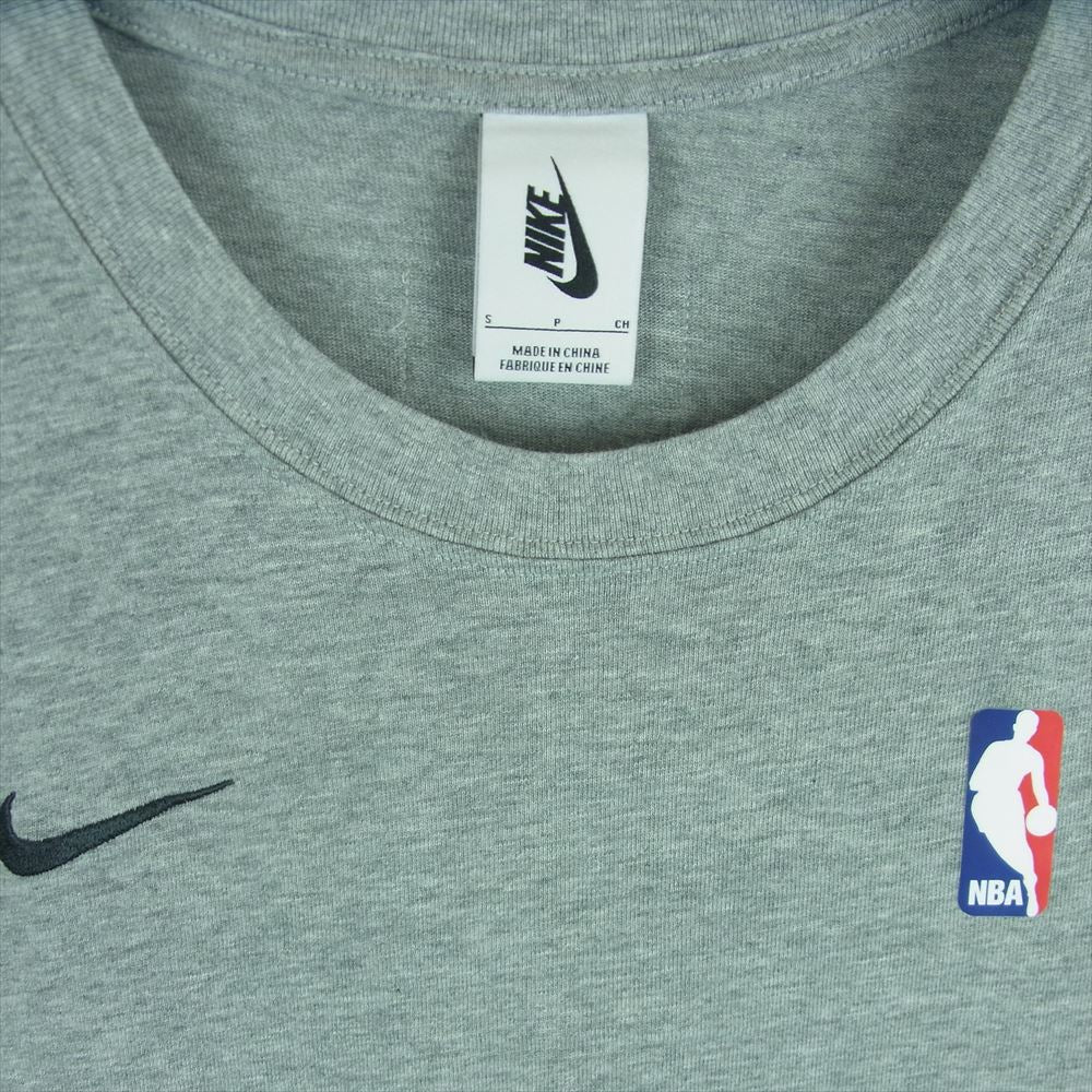 NIKE ナイキ FEAR OF GOD フィアオブゴッド CU4699-063 ロゴ 半袖 Tシャツ コットン 中国製 グレー系 S【美品】【中古】