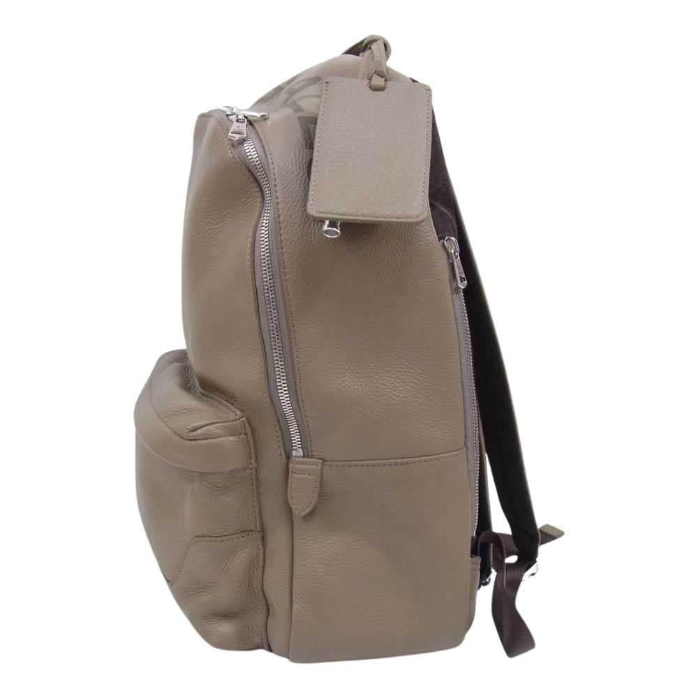 1piu1uguale3 ウノピュウノウグァーレトレ PELLE MORBIDA ペッレモルビダ 別注 DAY PACK シュリンクレザー デイパック リュックサック カーキ系【中古】