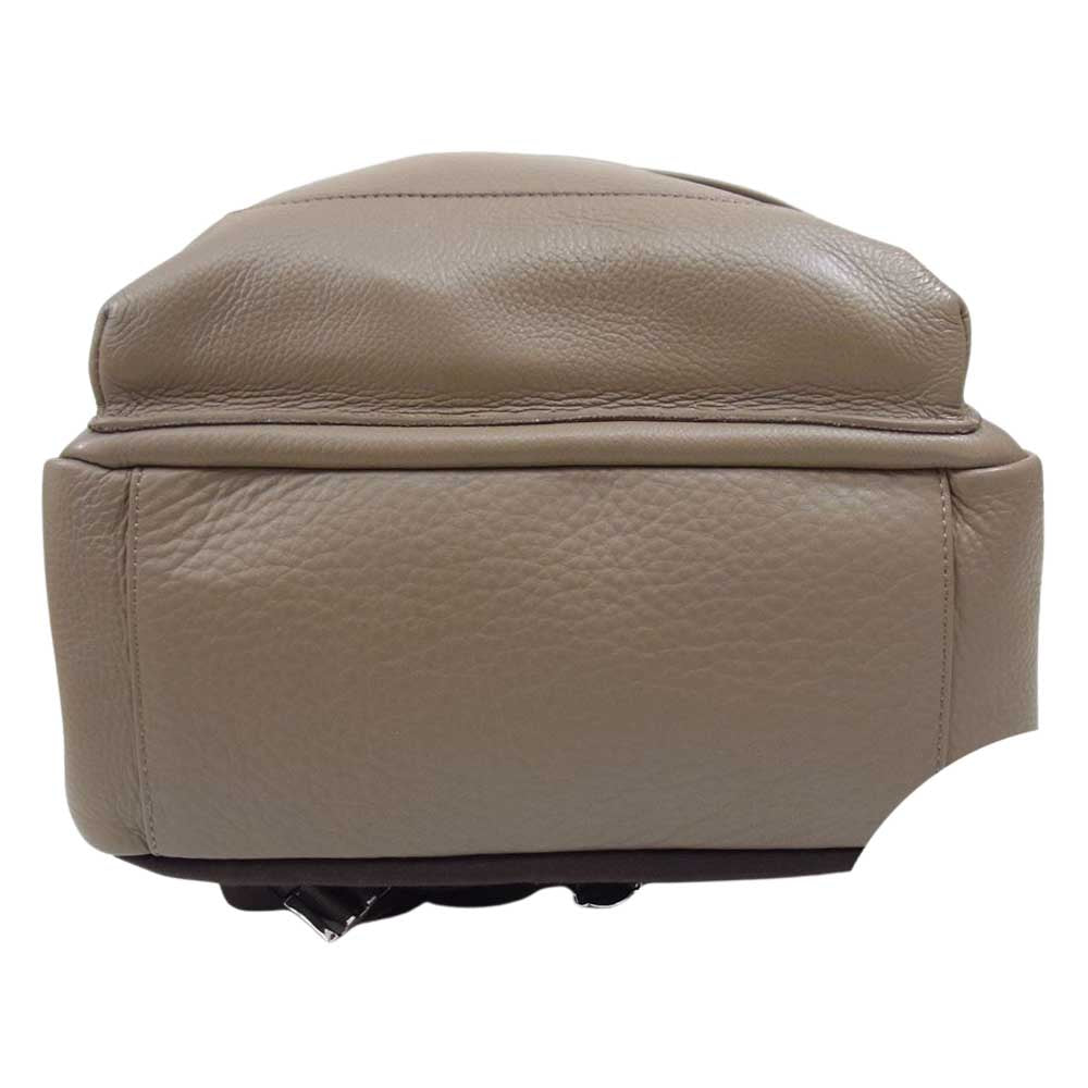 1piu1uguale3 ウノピュウノウグァーレトレ PELLE MORBIDA ペッレモルビダ 別注 DAY PACK シュリンクレザー デイパック リュックサック カーキ系【中古】