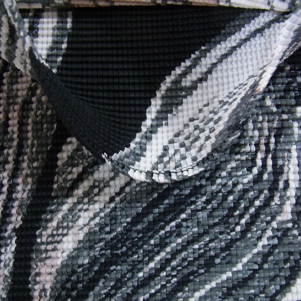 ISSEY MIYAKE イッセイミヤケ 23AW MI33-FJ941-19 ME ミー MOVEMENT 縦横プリーツ ペイントタッチ ムーブメント ハイネック カットソー ブラック系 サイズ表記無【極上美品】【中古】