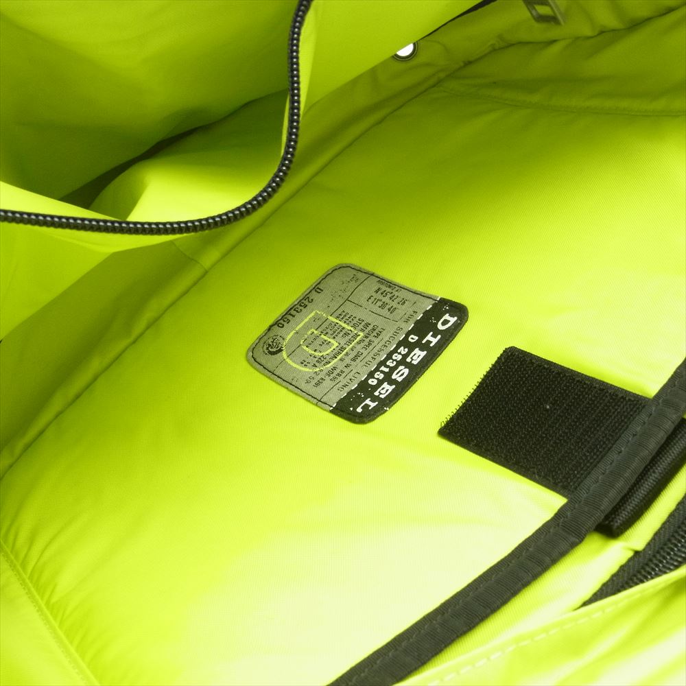 DIESEL ディーゼル X03783PS888 購入証明書付き ボディバッグ メッセンジャーバッグ ブラック系【中古】