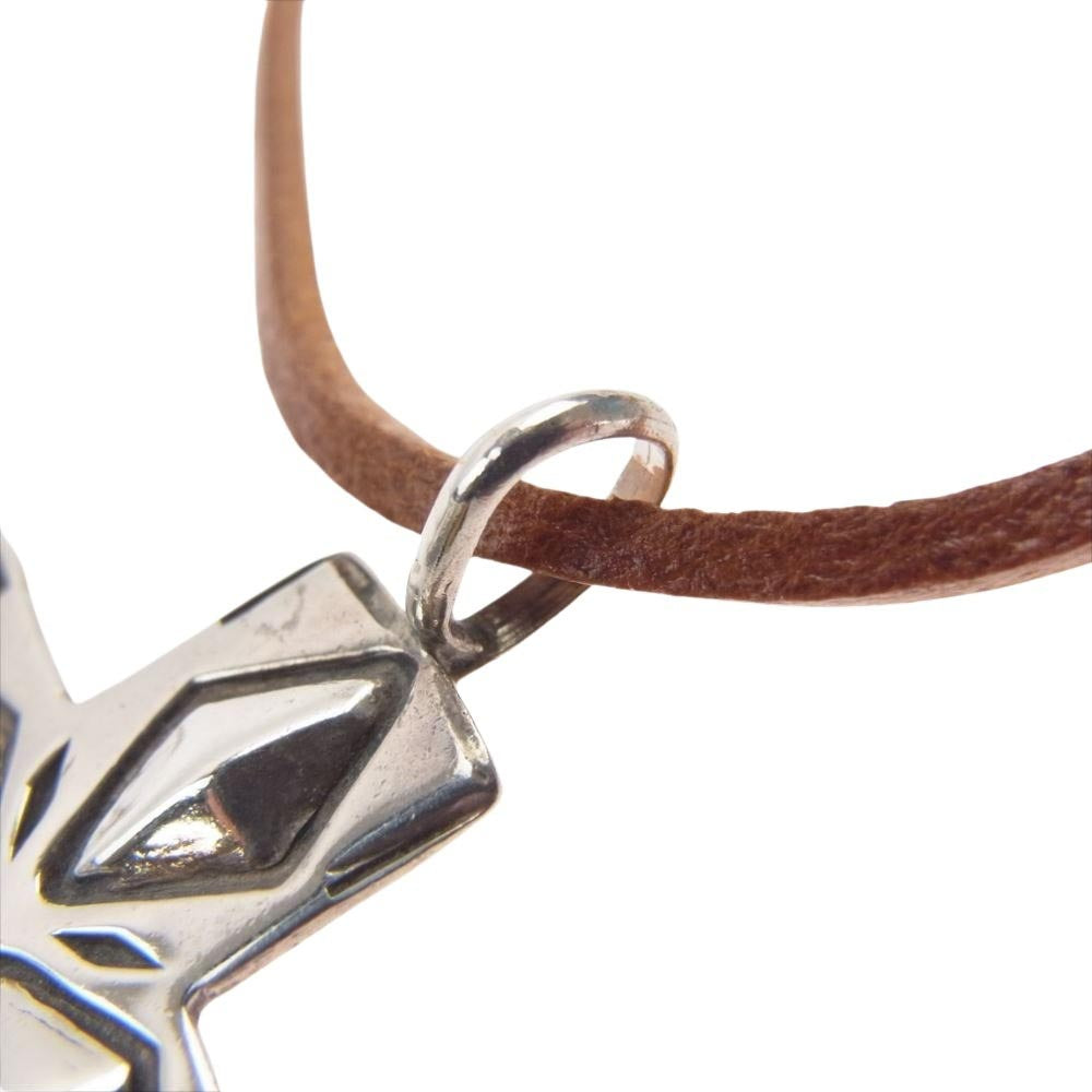 ナバホ族 Orville White オーヴィル ホワイト ナバホ族 クロストップ ネックレス シルバー系【中古】