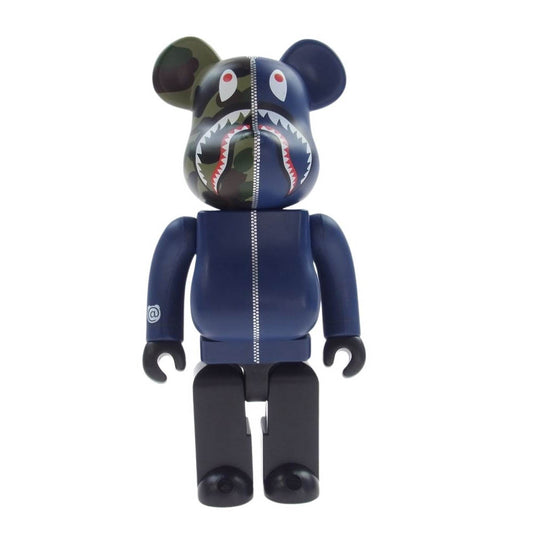 A BATHING APE アベイシングエイプ 1D23182905 1st CAMO SHARK BE@RBRICK 400％ カモシャーク ベアブリック メディコムトイ カーキ系 ネイビー系 ブラック系【中古】
