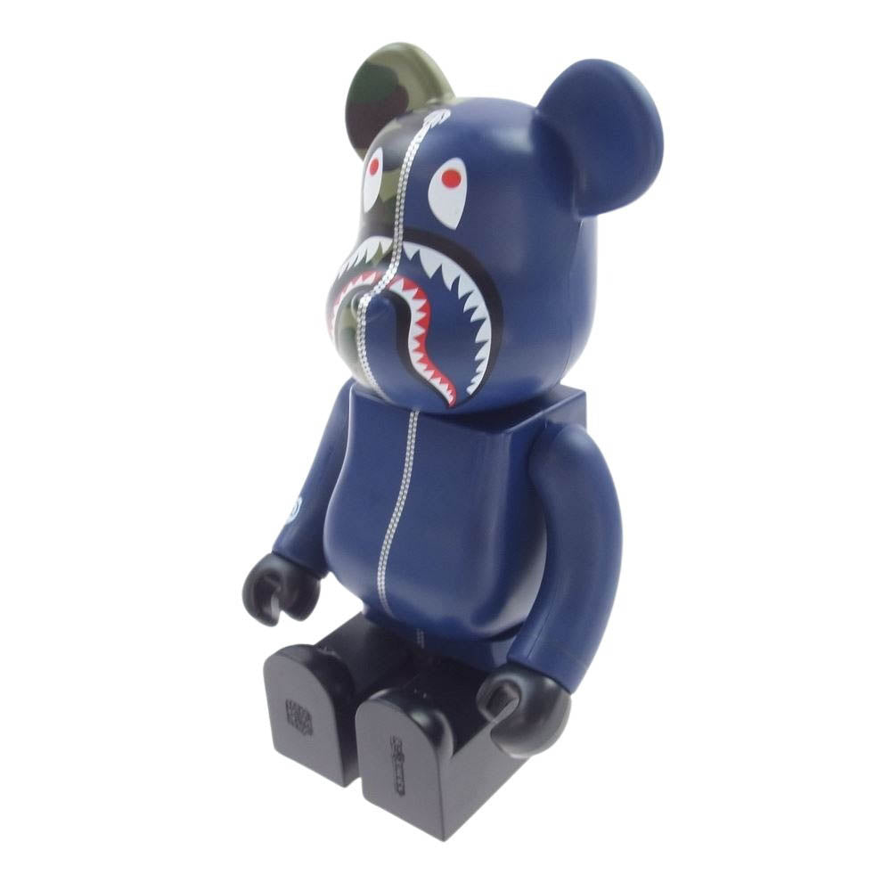 A BATHING APE アベイシングエイプ 1D23182905 1st CAMO SHARK BE@RBRICK 400％ カモシャーク ベアブリック メディコムトイ カーキ系 ネイビー系 ブラック系【中古】