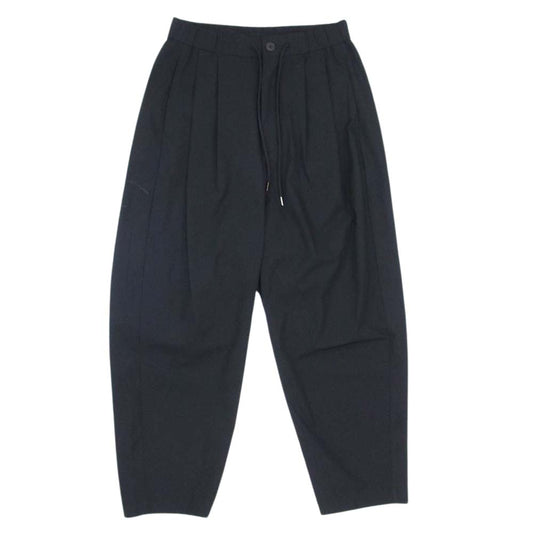アタッチメント AP01-233 ノイズコーティング 4WAY ストレッチ タフタ 2タック ワイド テーパード パンツ ブラック系 1【中古】