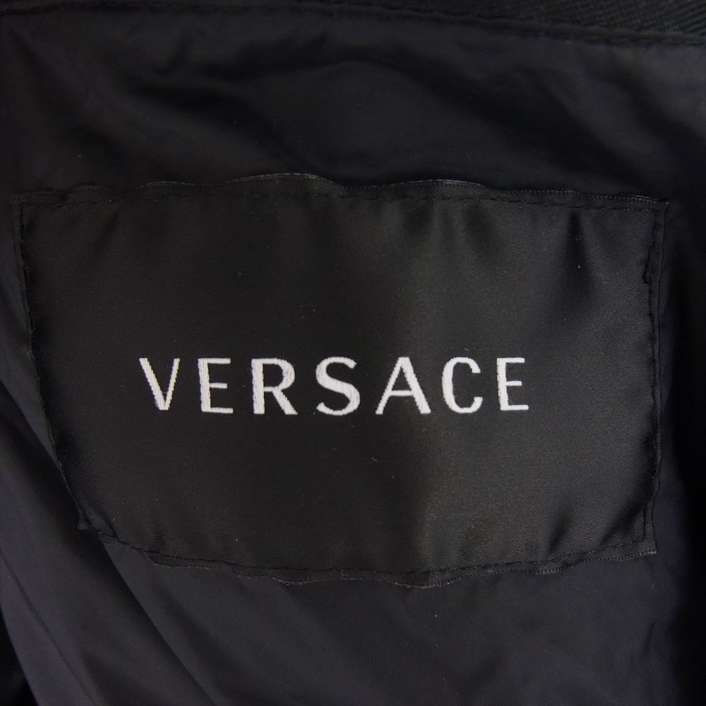 VERSACE ヴェルサーチ A88780S グレカパターン モノグラム ロゴ ダウン ジャケット ブラック系 46【中古】