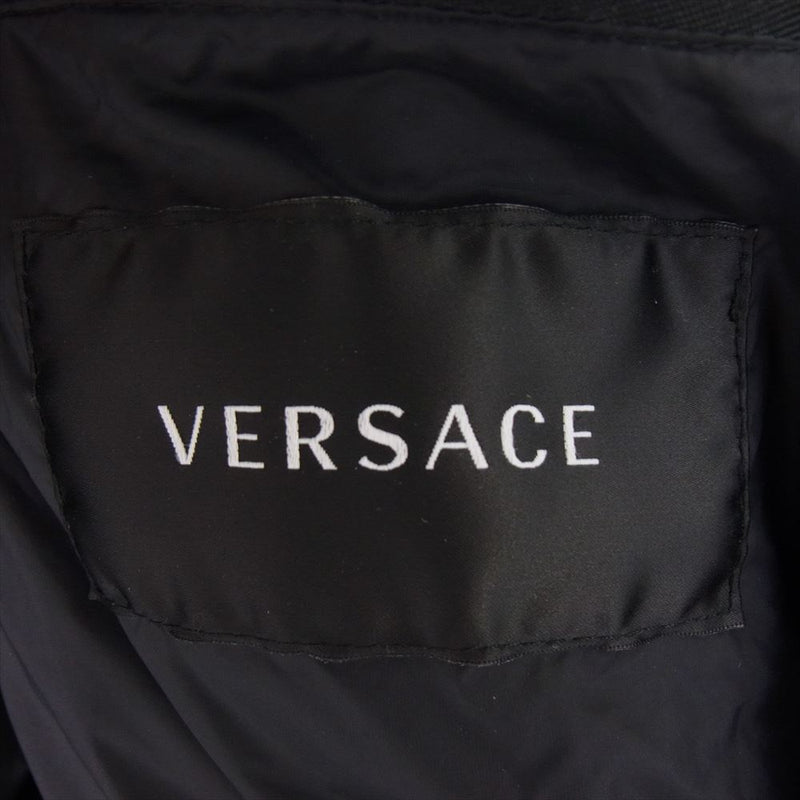 VERSACE ヴェルサーチ A88780S グレカパターン モノグラム ロゴ ダウン ジャケット ブラック系 46【中古】