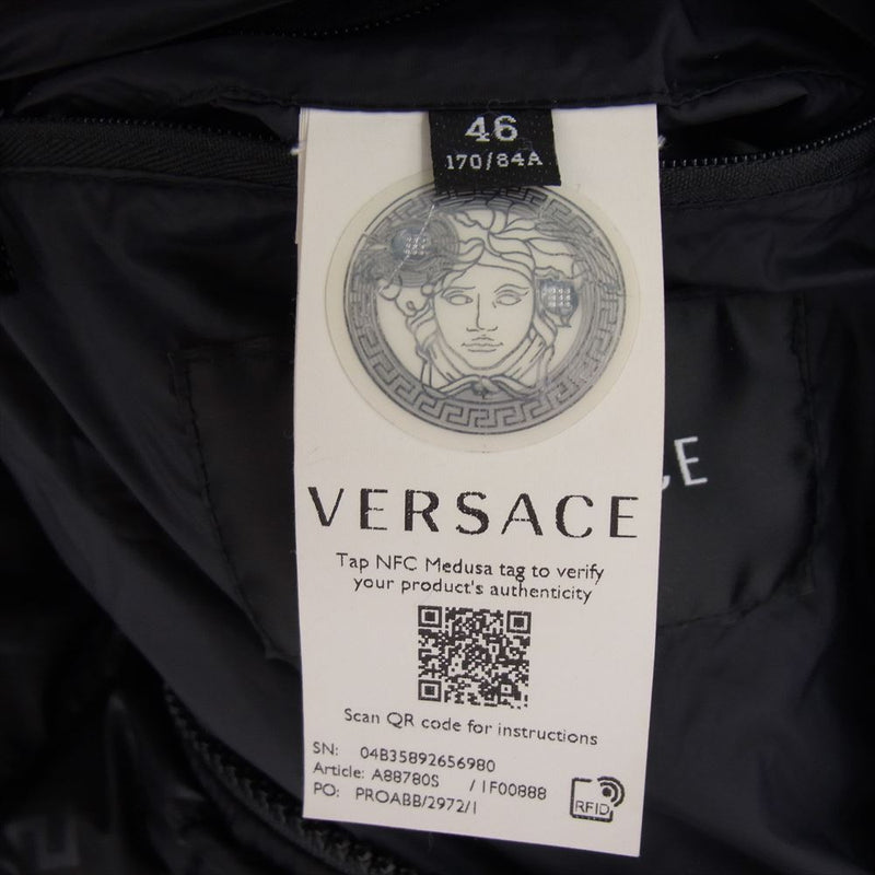 VERSACE ヴェルサーチ A88780S グレカパターン モノグラム ロゴ ダウン ジャケット ブラック系 46【中古】