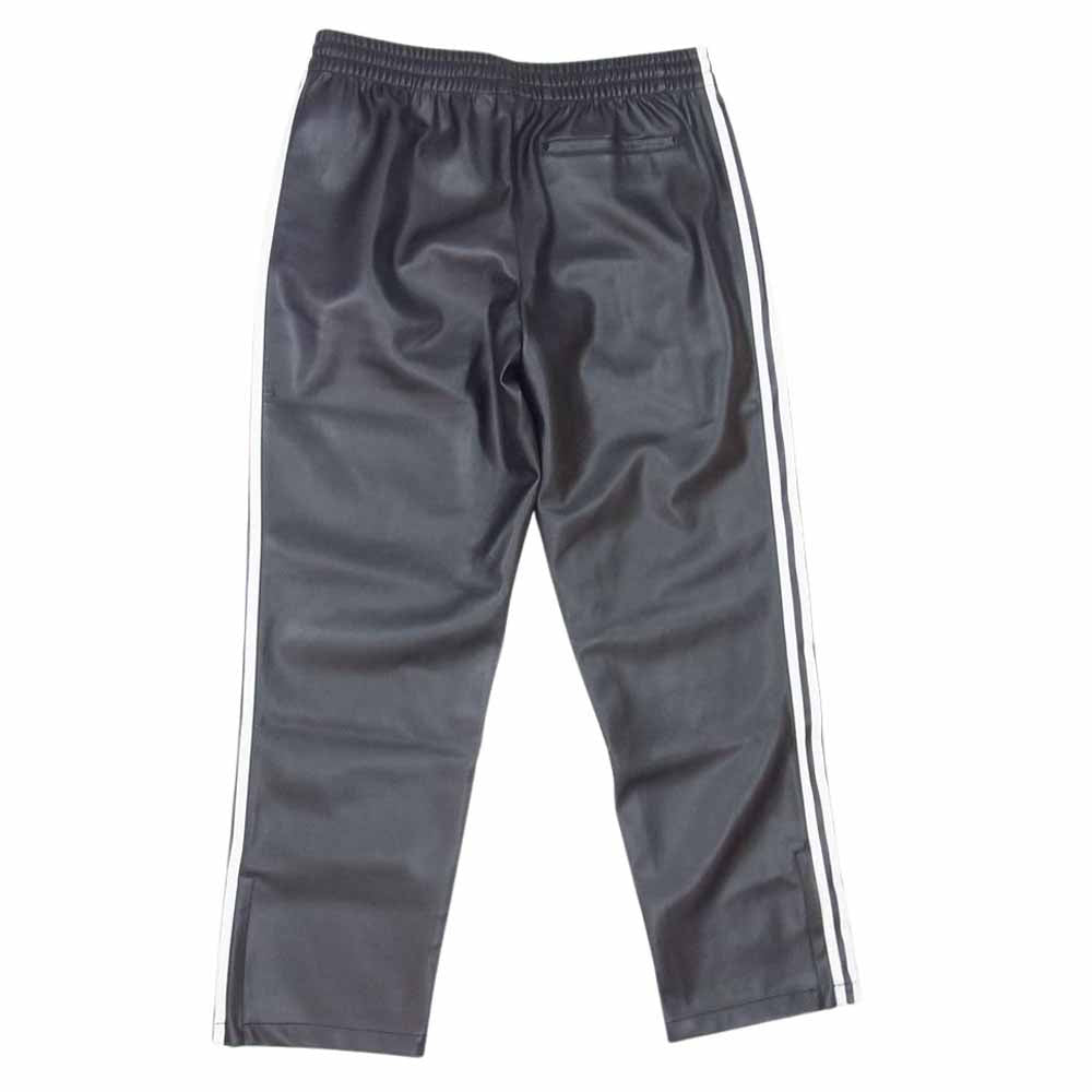 adidasフェイクレザー アディカラー スリーストライプス ベースボール