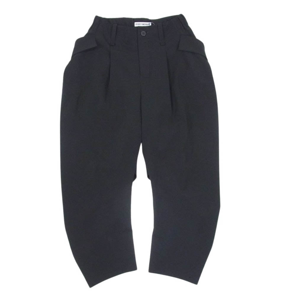 ISSEY MIYAKE イッセイミヤケ IM23FF016 ROUND PANTS ラウンドパンツ ハイウエスト パンツ  ブラック系 2【中古】
