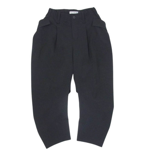 ISSEY MIYAKE イッセイミヤケ IM23FF016 ROUND PANTS ラウンドパンツ ハイウエスト パンツ  ブラック系 2【中古】