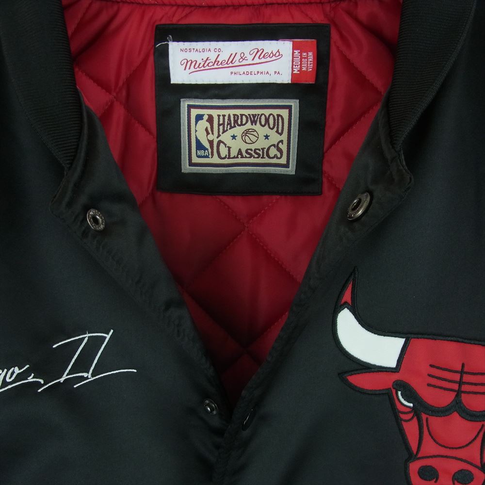 ミッチェル＆ネス NBA SATIN BOMBER JACKET BULLS サテン ボンバー ジャケット シカゴ ブルズ ブラック系 ホワイト系 M【美品】【中古】