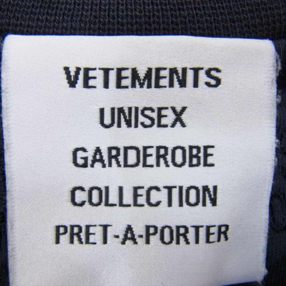 VETEMENTS ヴェトモン 24SS UE64TR600NN Inside Out Embroidered Logo インサイドアウト エンブロイダリー ロゴ 半袖 Tシャツ ネイビー系 L【中古】