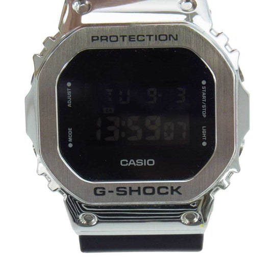G-SHOCK ジーショック GM-5600-1JF  メタル スクエア ラバーバンド クォーツ ショックレジスト デジタル ウォッチ 時計 ブラック系 シルバー系【中古】