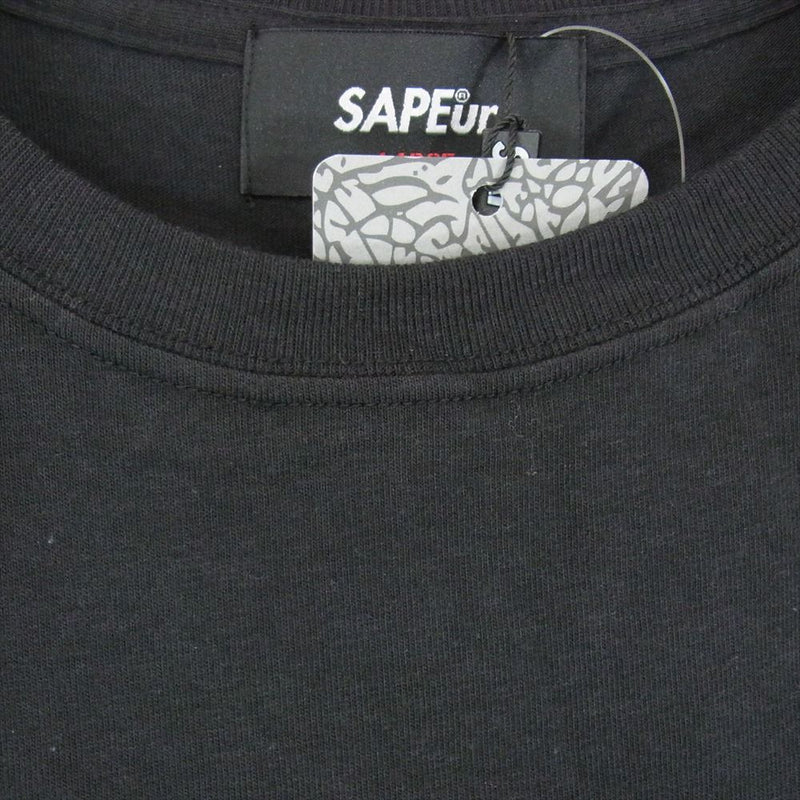 SAPEUR サプール A0023-323 × MASATOSHI HAMADA 浜田雅功 バックプリント 半袖 Tシャツ ブラック系 L【新古品】【未使用】【中古】