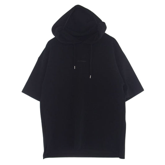 1piu1uguale3 ウノピュウノウグァーレトレ MRT301-PRY103 HOODED T PASCAL JERSEY ロゴ スウェット 半袖 パーカー ブラック系 V【中古】